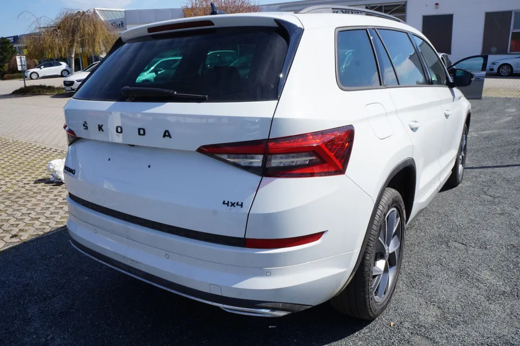 Skoda Kodiaq 2.0 TDI DSG 4X4 SPORTLINE*NAVI*ACC*PANO* Image 6